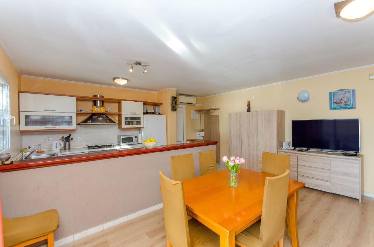 פריזבה Apartments Ivan מראה חיצוני תמונה